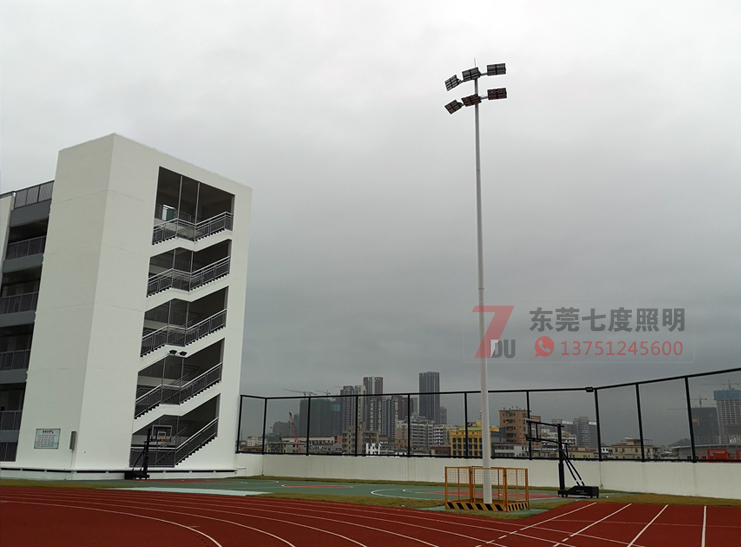 學校操場15米6x400W哔咔漫画绅士版APP現場實例圖片