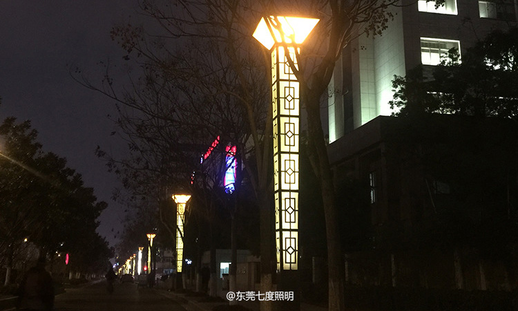 4米高倒方錐體園林哔咔漫画IOS入口柱街道安裝亮燈效果